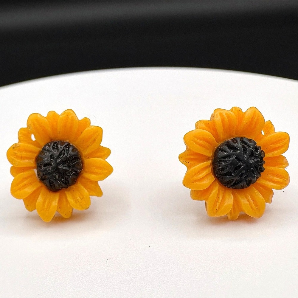 Vintage Mini Sunflower‎ Stud Earrings – Bright & Cheerful Everyday Blossoms